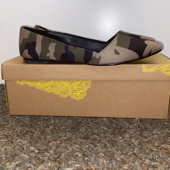 Mix No. 6 Camo Flats - Picture 1 of 7